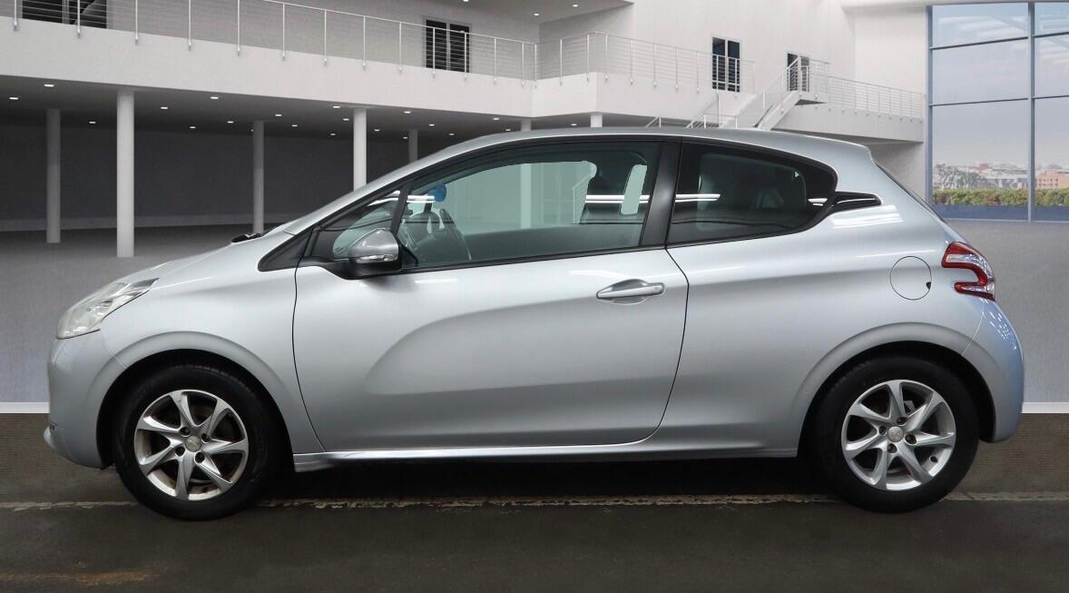 Used Peugeot 208 2013 for sale - 77377616: Photo 3