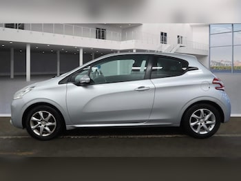 Used Peugeot 208 2013 for sale - 77377616: Photo