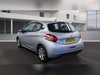 Used Peugeot 208 2013 for sale - 77377616: Photo