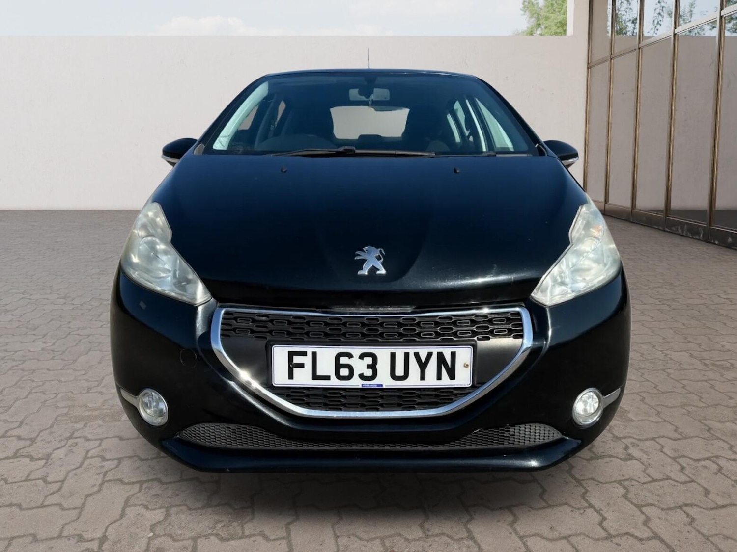 Used Peugeot 208 2013 for sale - 77939448: Photo 2