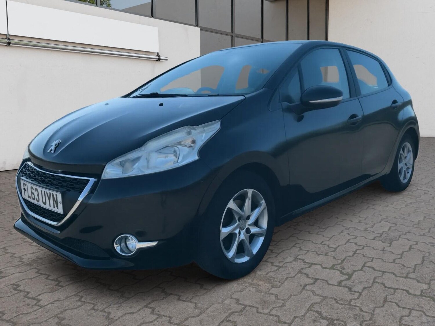 Used Peugeot 208 2013 for sale - 77939448: Photo 3
