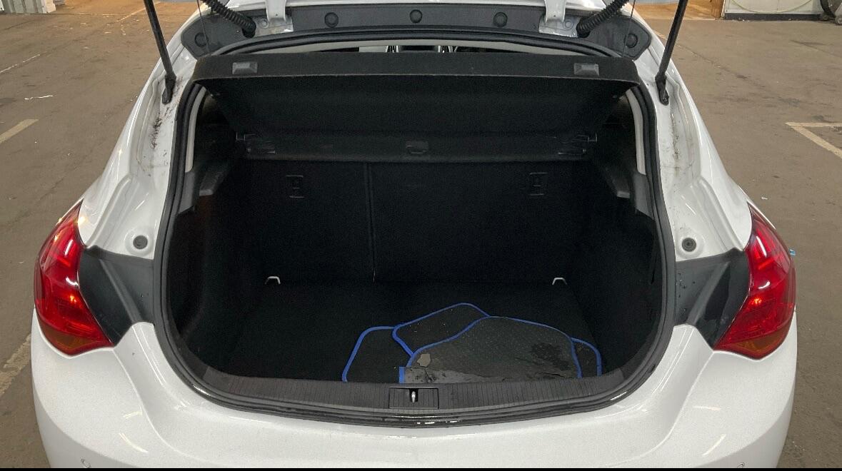 Used Vauxhall Astra 2012 for sale - 77130878: Photo 11