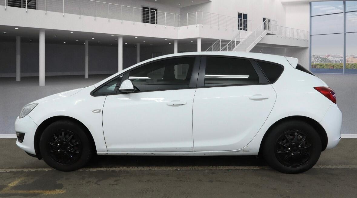 Used Vauxhall Astra 2012 for sale - 77130878: Photo 3