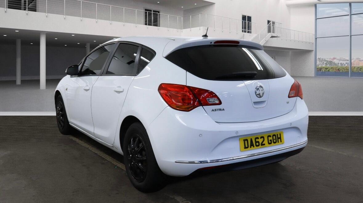 Used Vauxhall Astra 2012 for sale - 77130878: Photo 4