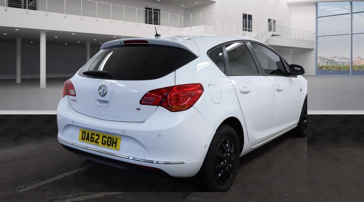 Used Vauxhall Astra 2012 for sale - 77130878: Photo 5