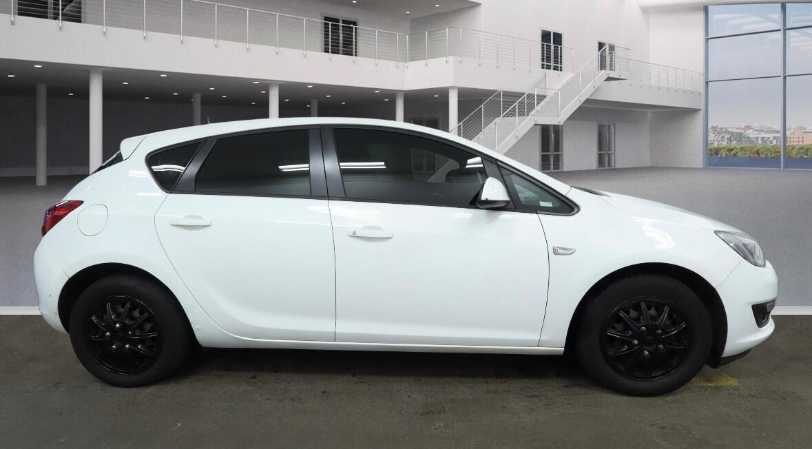 Used Vauxhall Astra 2012 for sale - 77130878: Photo 6