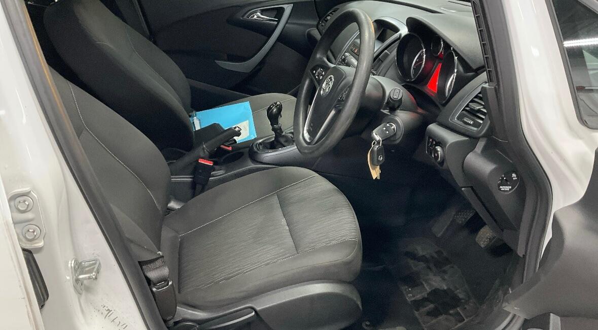 Used Vauxhall Astra 2012 for sale - 77130878: Photo 7
