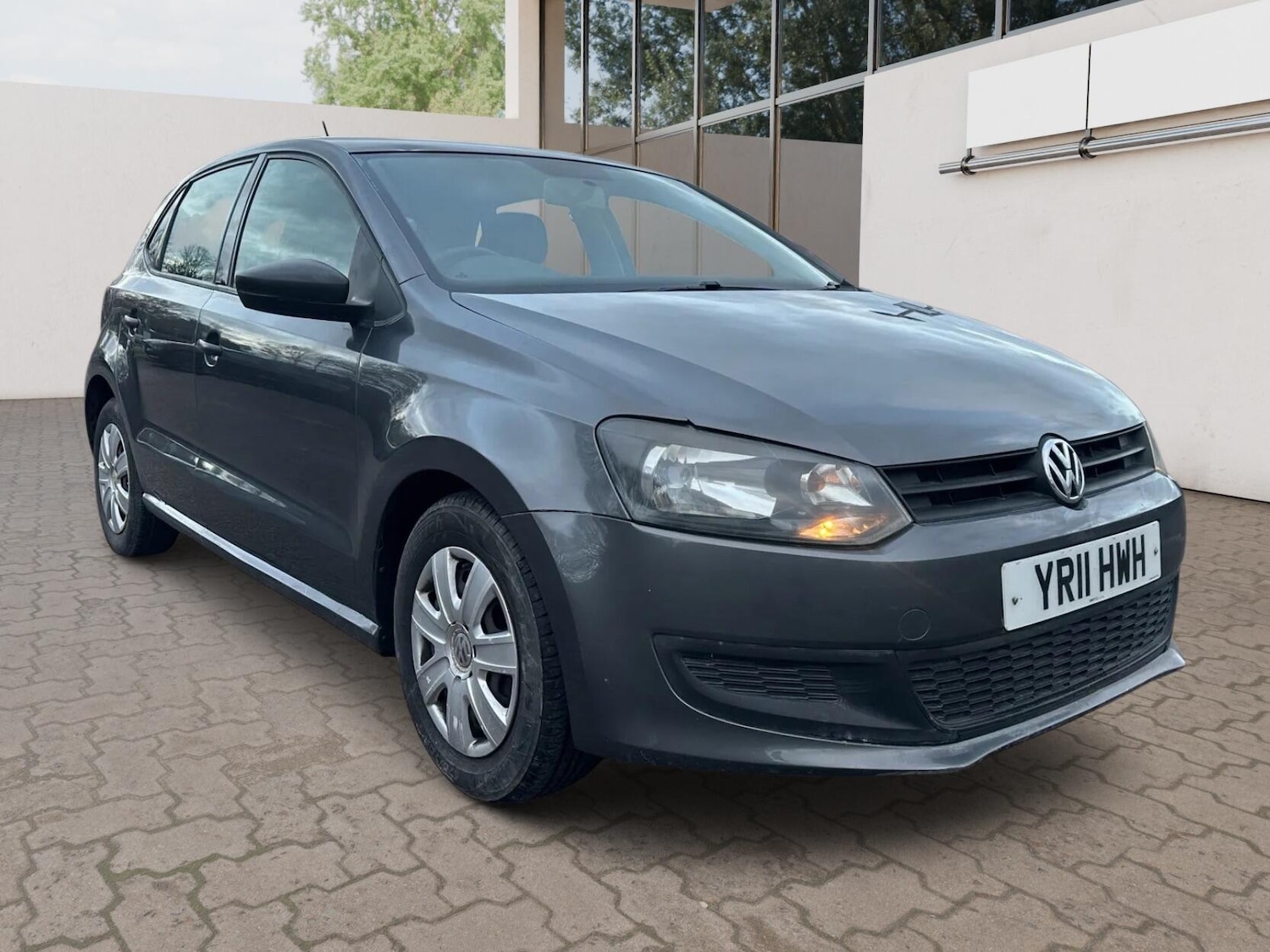 Used Volkswagen Polo 2011 for sale - 76620208: Photo 1