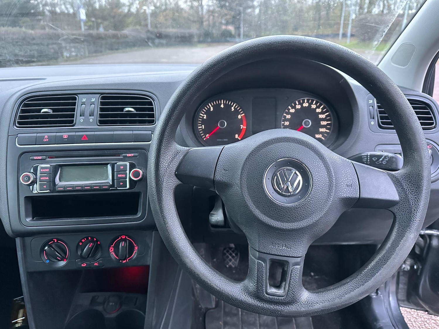 Used Volkswagen Polo 2011 for sale - 76620208: Photo 11