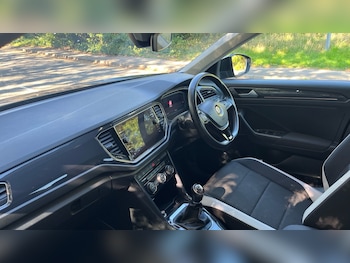 Used Volkswagen T-Roc 2019 for sale - 76079038: Photo 2