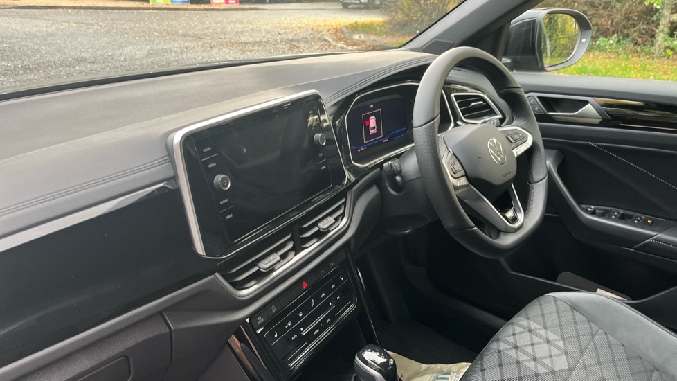 Used Volkswagen T-Roc 2025 for sale - 76873873: Photo 2