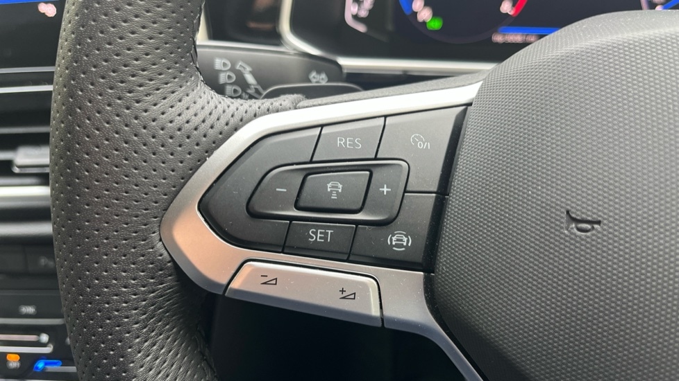 Used Volkswagen T-Roc 2025 for sale - 76873873: Photo 30