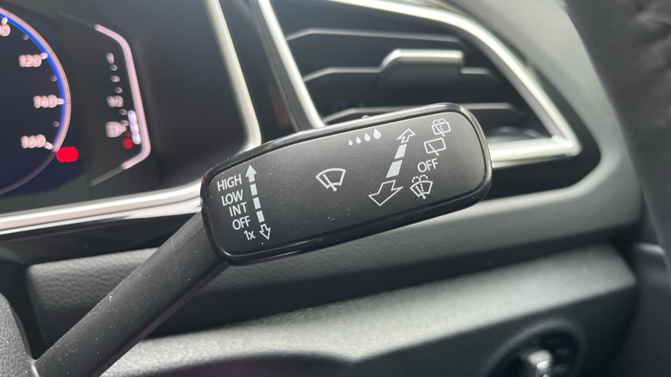 Used Volkswagen T-Roc 2025 for sale - 76873873: Photo 31