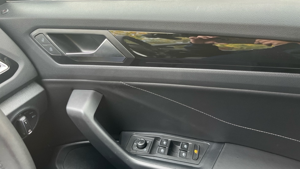 Used Volkswagen T-Roc 2025 for sale - 76873873: Photo 36