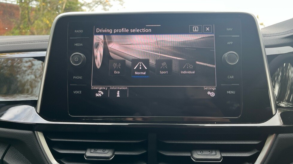 Used Volkswagen T-Roc 2025 for sale - 76873873: Photo 42