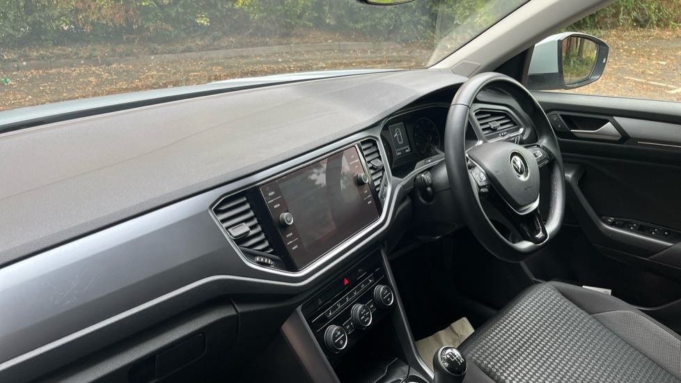 Used Volkswagen T-Roc 2021 for sale - 76008179: Photo 2