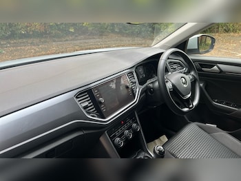 Used Volkswagen T-Roc 2021 for sale - 76008179: Photo 2