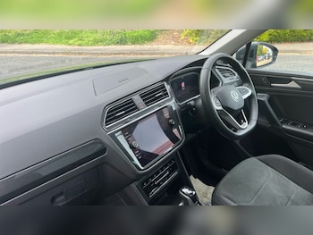 Used Volkswagen Tiguan 2023 for sale - 76203614: Photo 2