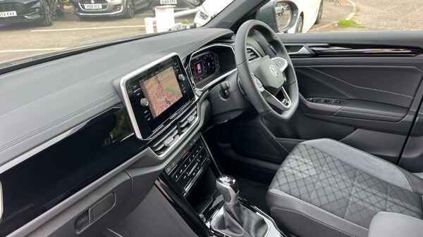 Used Volkswagen T-Roc 2025 for sale - 75603028: Photo 2