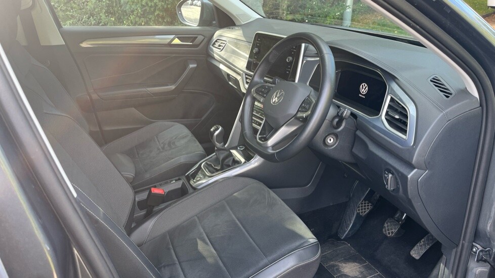 Used Volkswagen T-Roc 2024 for sale - 76203692: Photo 25