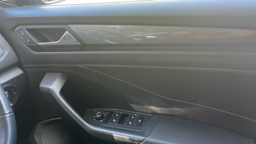 Used Volkswagen T-Roc 2024 for sale - 76203692: Photo 35