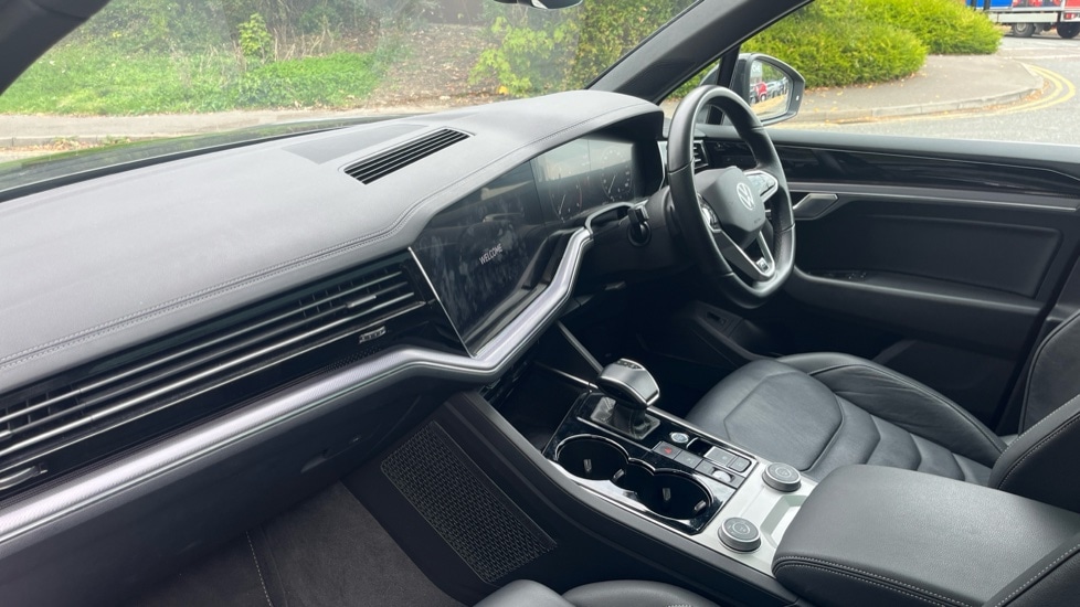 Used Volkswagen Touareg 2021 for sale - 76124344: Photo 2