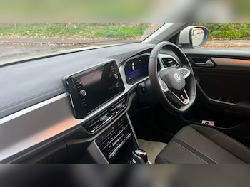 Used Volkswagen T-Roc 2024 for sale - 76731568: Photo