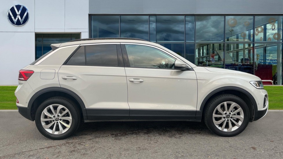 Used Volkswagen T-Roc 2024 for sale - 76731568: Photo 4