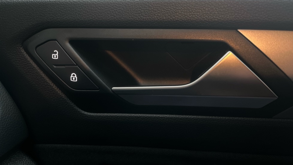 Used Volkswagen T-Roc 2024 for sale - 76731568: Photo 40