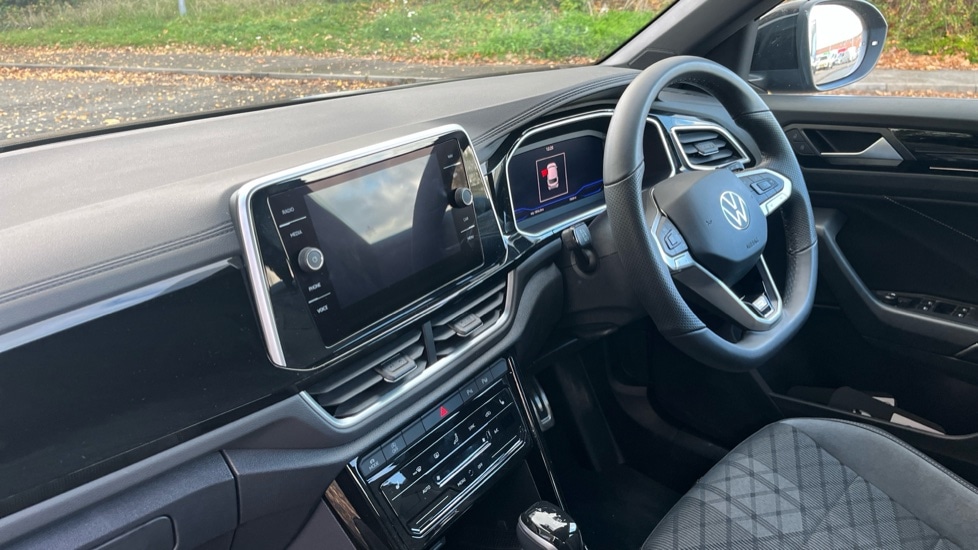 Used Volkswagen T-Roc 2025 for sale - 76873724: Photo 2