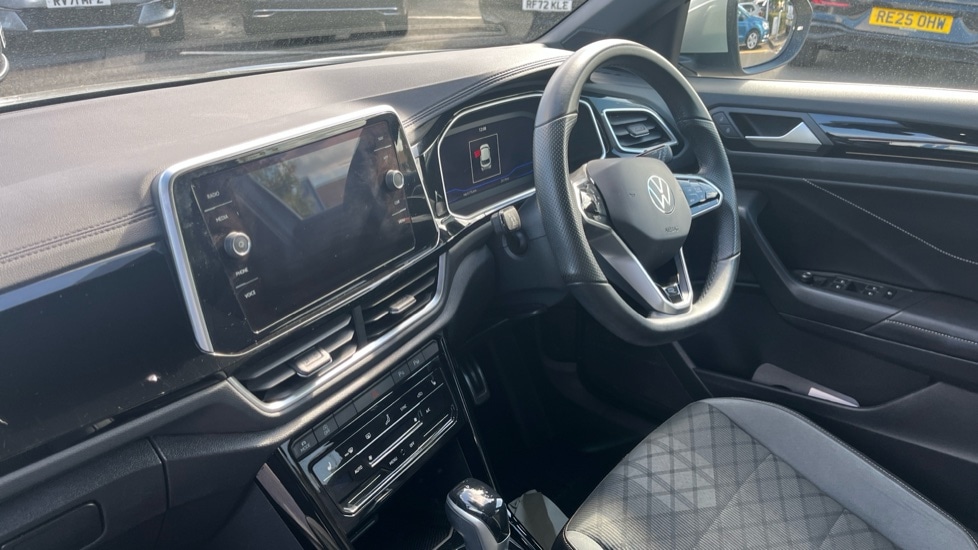 Used Volkswagen T-Roc 2023 for sale - 76007671: Photo 2