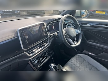 Used Volkswagen T-Roc 2023 for sale - 76007671: Photo 2