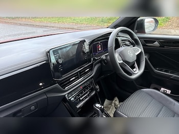 Used Volkswagen T-Roc 2025 for sale - 76874533: Photo