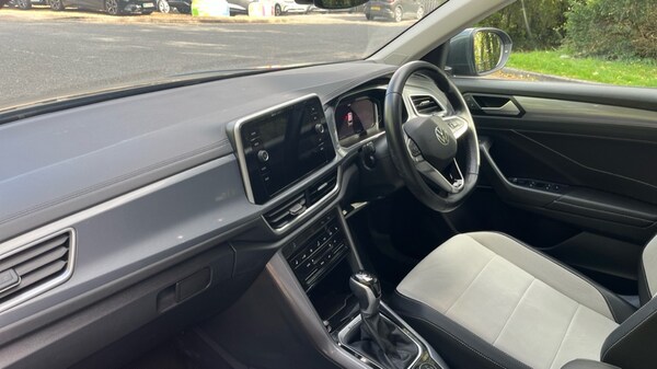 Used Volkswagen T-Roc 2022 for sale - 76112155: Photo 2