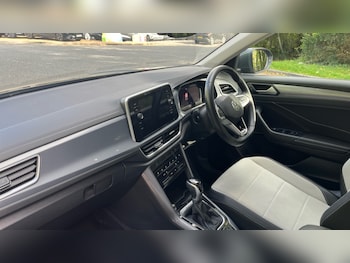 Used Volkswagen T-Roc 2022 for sale - 76112155: Photo 2