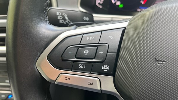 Used Volkswagen T-Roc 2022 for sale - 76112155: Photo 31