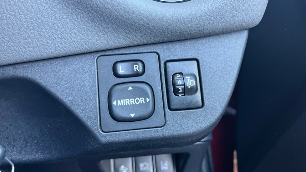 Used Toyota Yaris 2018 for sale - 76079452: Photo 39