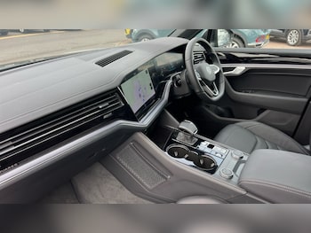 Used Volkswagen Touareg 2025 for sale - 75522082: Photo