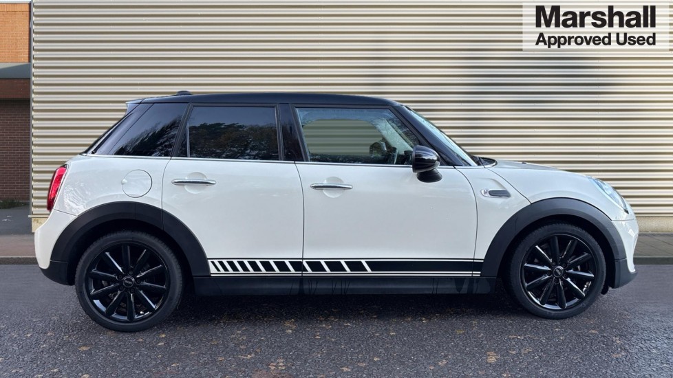 Used MINI Hatch 2018 for sale - 76933110: Photo 2