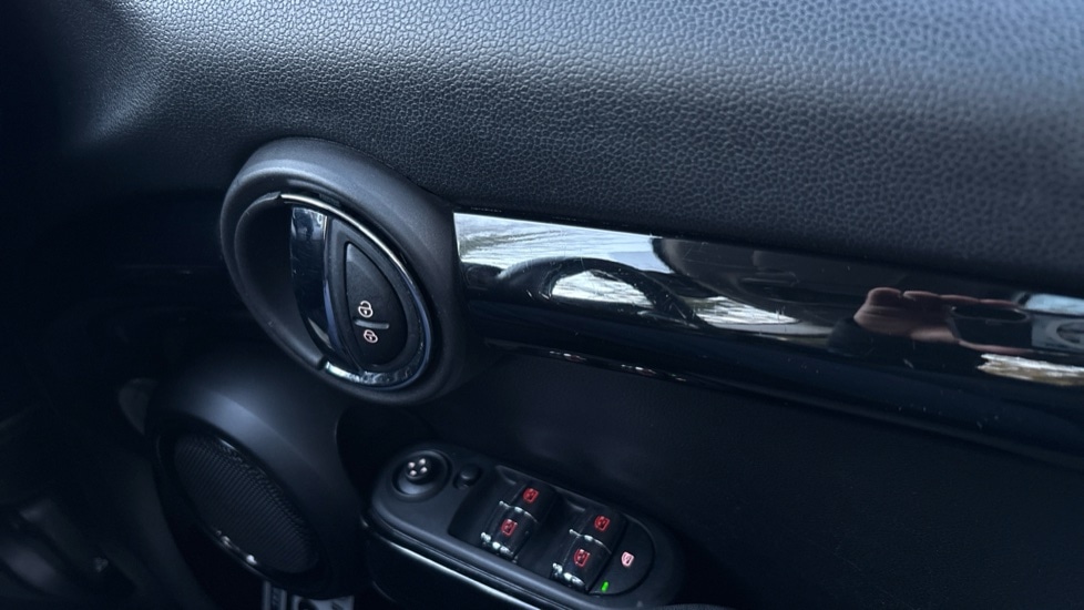 Used MINI Hatch 2018 for sale - 76933110: Photo 30