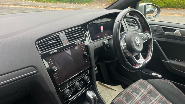 Used Volkswagen Golf 2018 for sale - 76272829: Photo 2