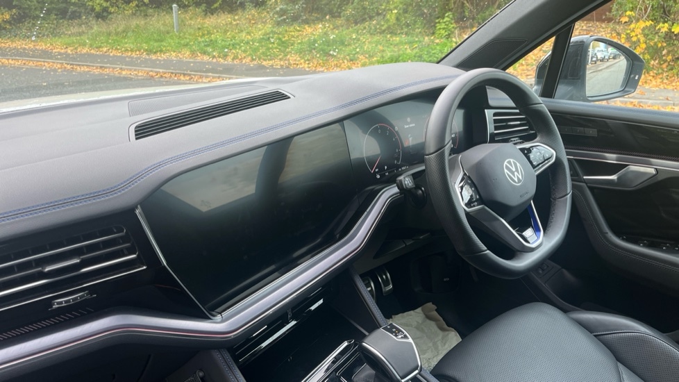 Used Volkswagen Touareg 2024 for sale - 75467636: Photo 2