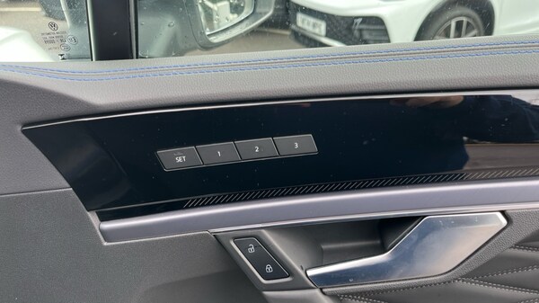 Used Volkswagen Touareg 2024 for sale - 75467636: Photo 31