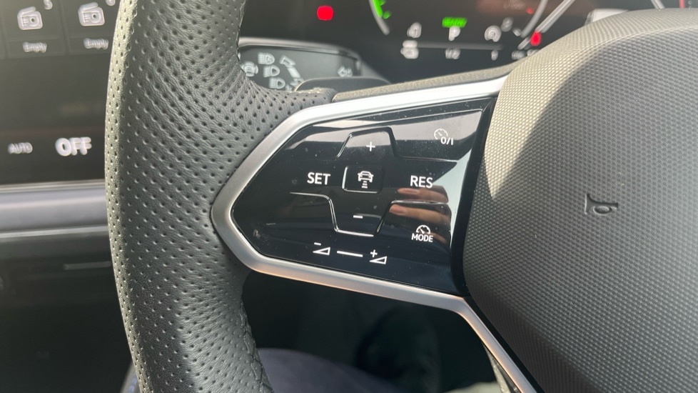 Used Volkswagen Touareg 2024 for sale - 76869322: Photo 31