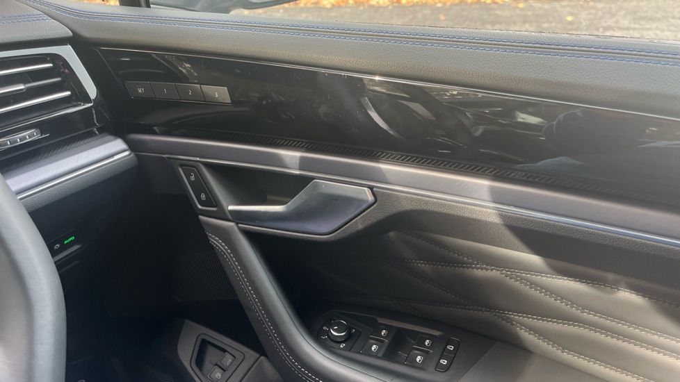 Used Volkswagen Touareg 2024 for sale - 76869322: Photo 37