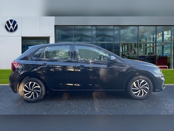 Used Volkswagen Polo 2024 for sale - 76901469: Photo