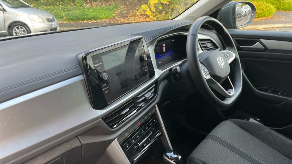 Used Volkswagen T-Roc 2025 for sale - 76297496: Photo 2