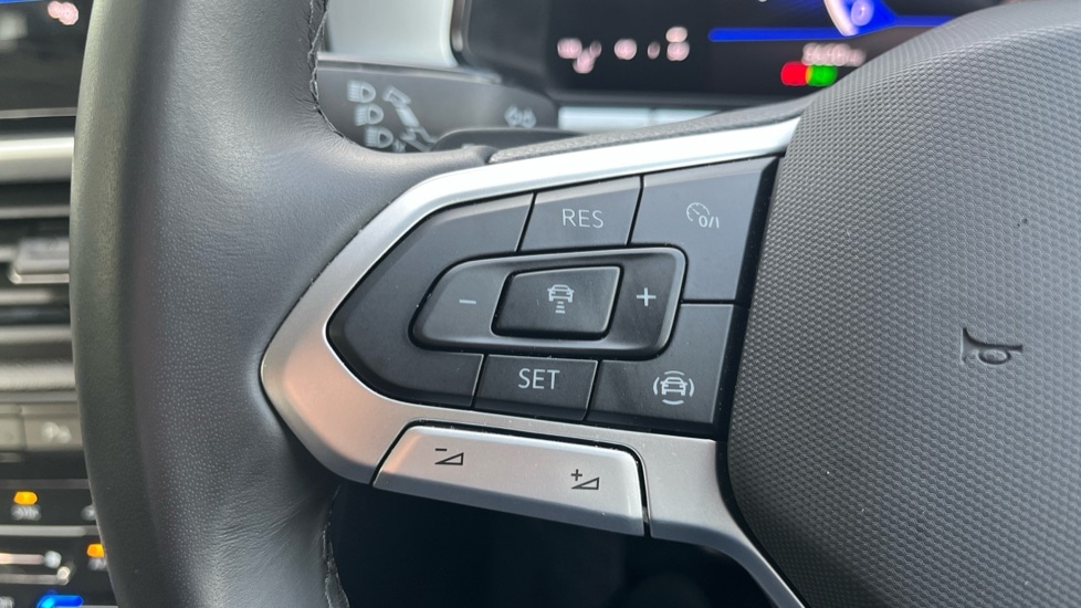 Used Volkswagen T-Roc 2025 for sale - 76297496: Photo 29