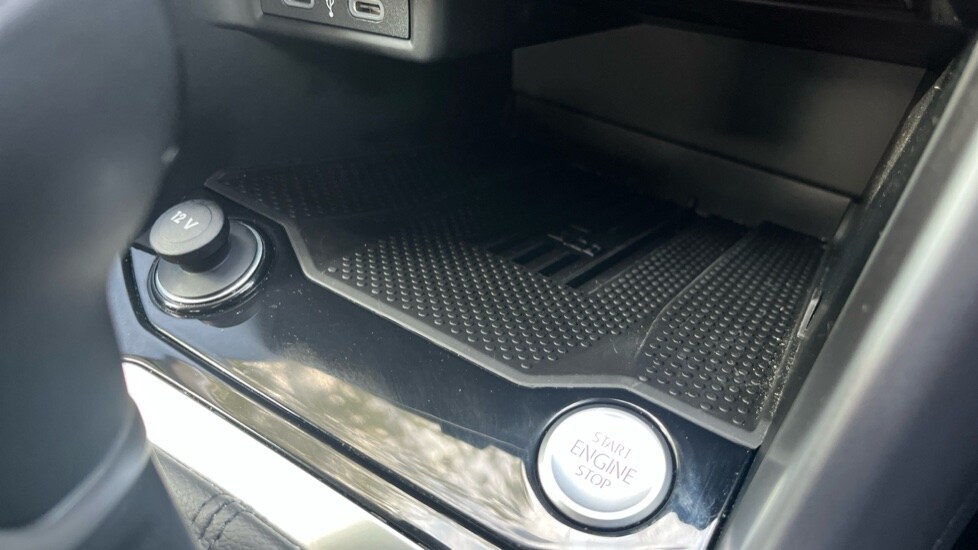 Used Volkswagen T-Roc 2025 for sale - 76297496: Photo 40