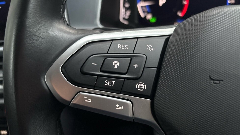 Used Volkswagen T-Roc 2024 for sale - 76873870: Photo 28